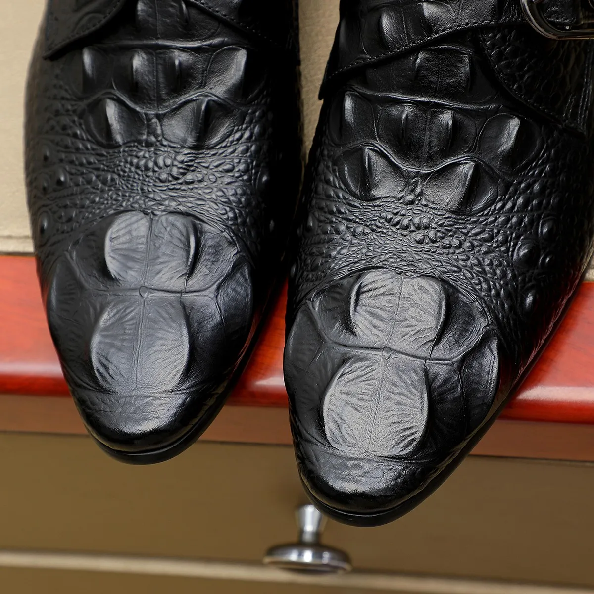 Men's shoes 💰560 💰 Louis Vuitton LV ® Autumn and Winter 🆕 models 🔛Full shoe counter First layer cowhide, 🐂Leather lined casual shoes for men, super soft outsole, a must-have for driving. Counter synchronization Original first layer cowhide Completely 1:1 mold customization 🌹Top version, 2 colors available! Number: 38-45 (37.46. Customized)